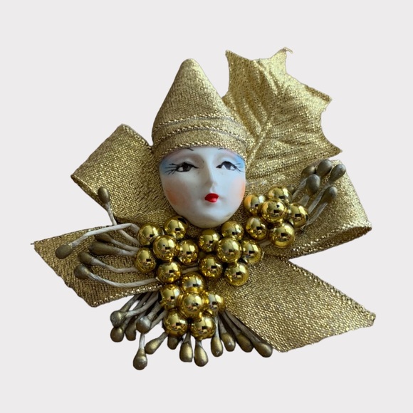Vintage Festive Mask Brooch - Picture 9 of 9
